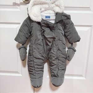 Jacadi 💕 Gray and White Infant Snowsuit 12M